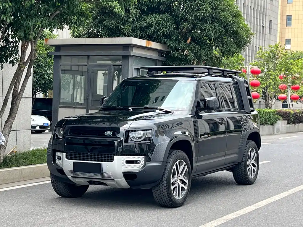 Land Rover Defender 2024
