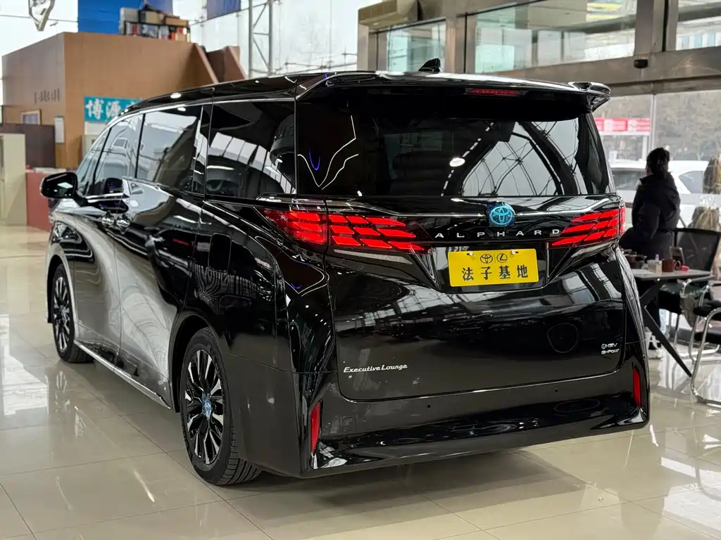 Toyota Alphard 2024 — фото 28