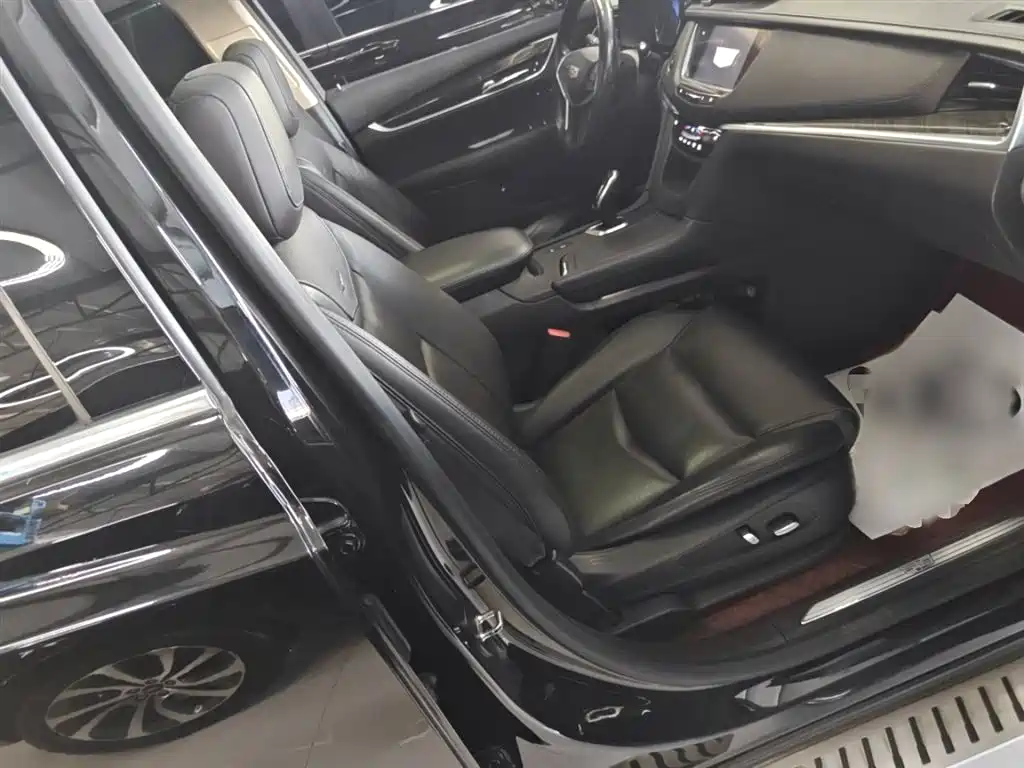 Cadillac XT5 2017 — фото 12