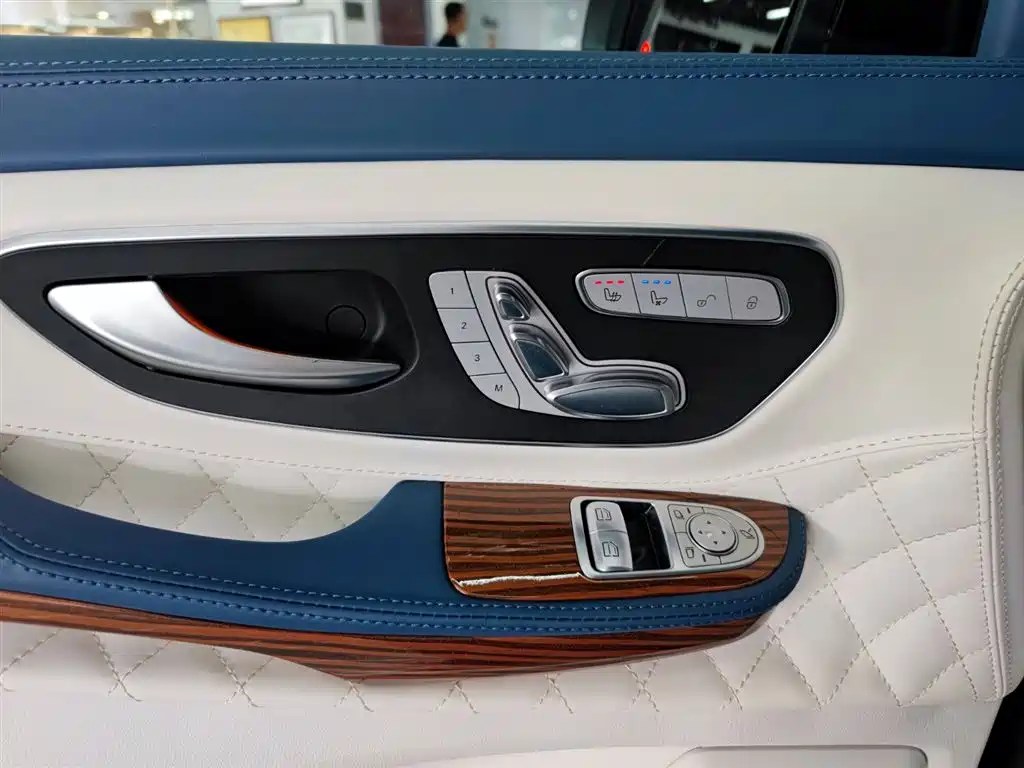 Mercedes-Benz V-Class 2023 — фото 26
