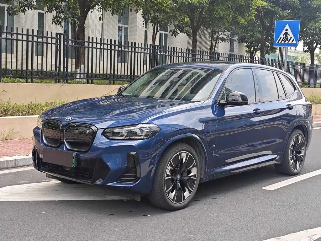 BMW iX3 2022 — фото 1