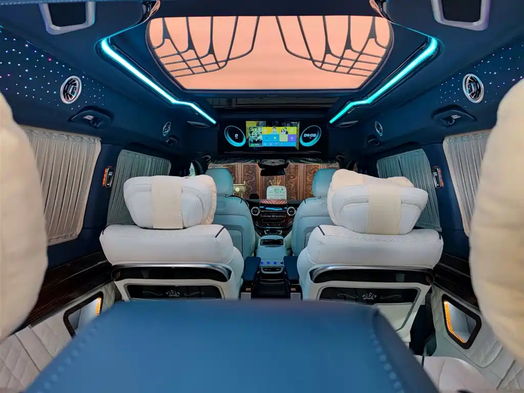 Mercedes-Benz V-Class 2023 — фото 12