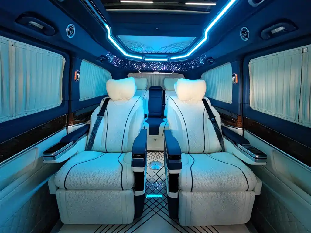 Mercedes-Benz V-Class 2023 — фото 10