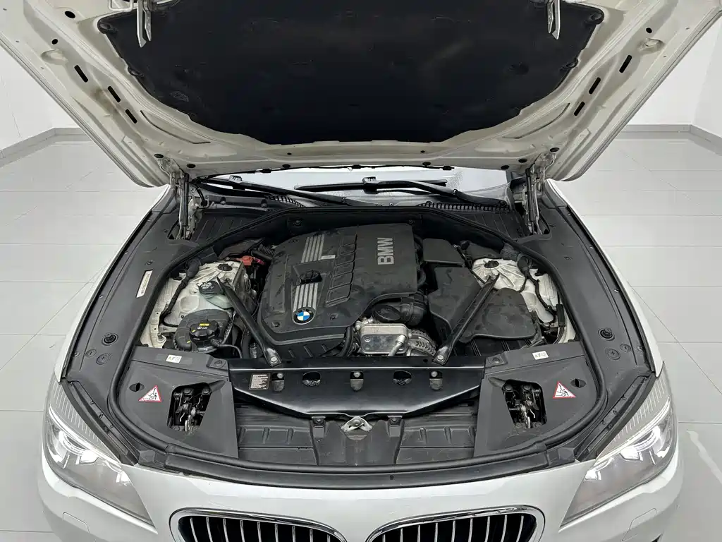 BMW 7 Series 2014 — фото 11
