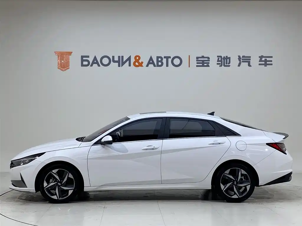 Hyundai Elantra 2023 — фото 20