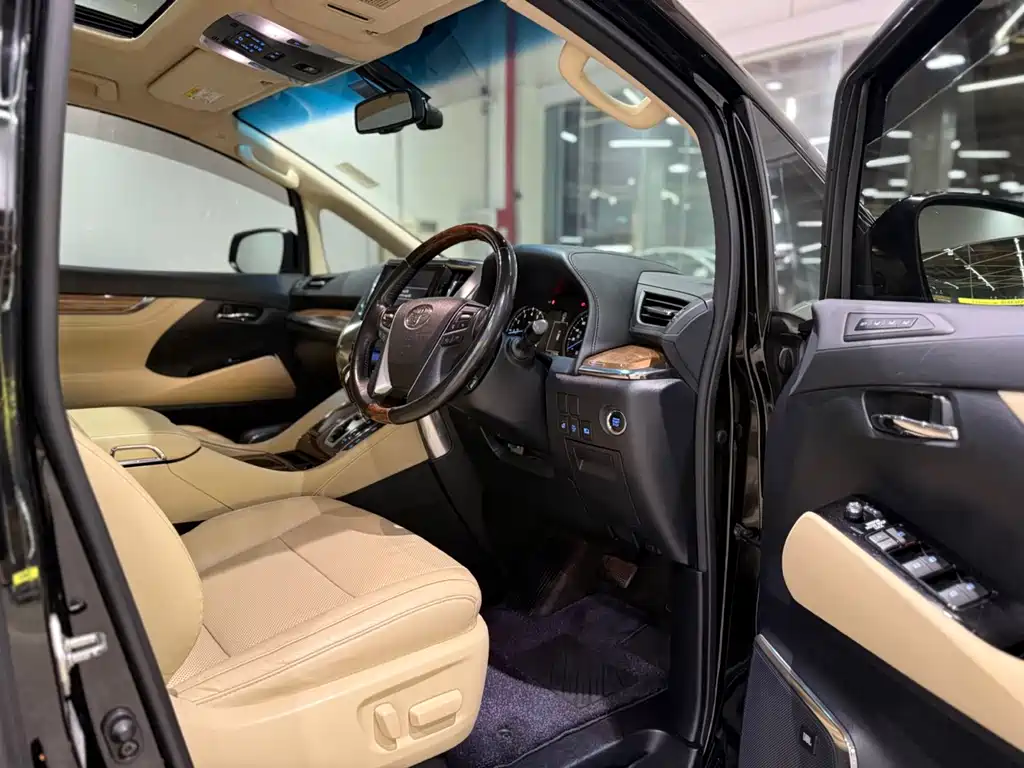 Toyota Alphard 2017 — фото 7
