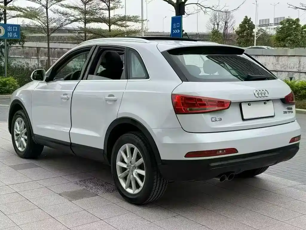 Audi Q3 2015 — фото 9