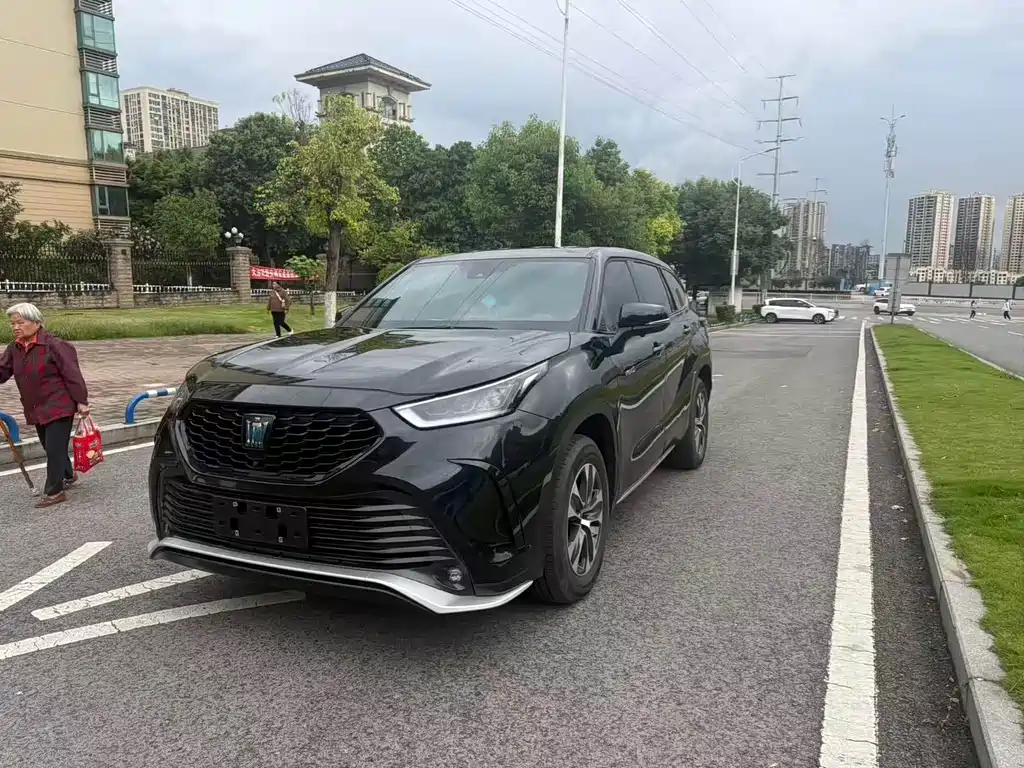 Toyota Crown Kluger 2023