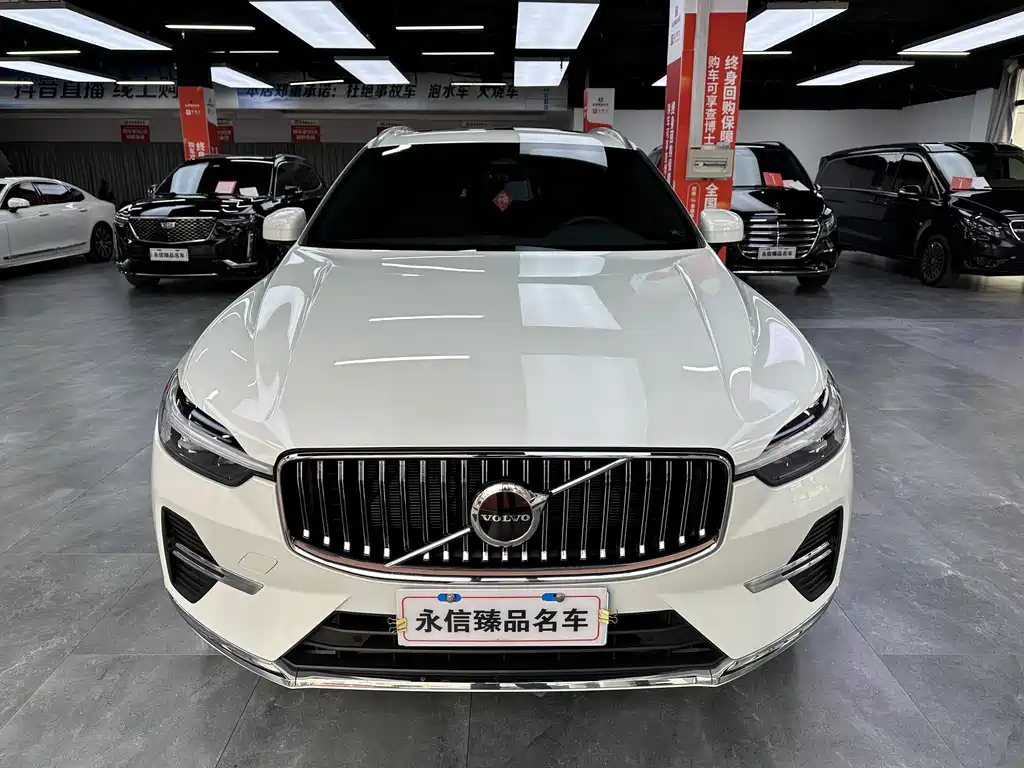 Volvo XC60 2022 — фото 2