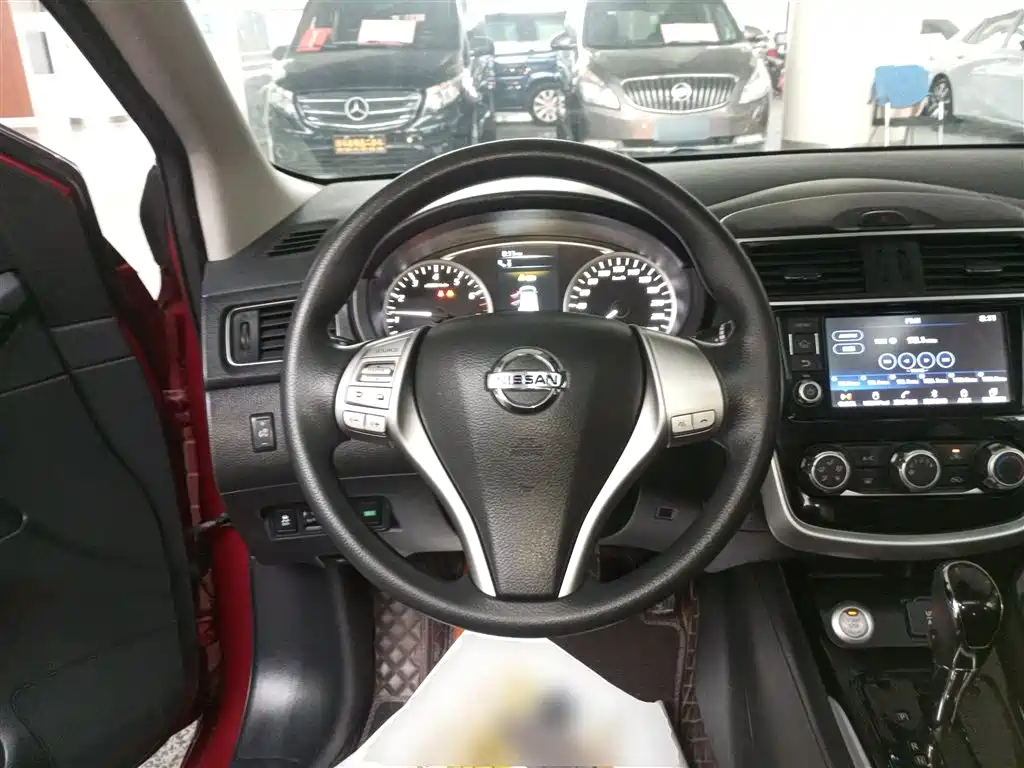 Nissan Tiida 2018 — фото 11