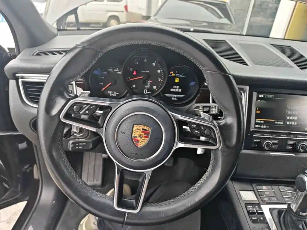 Porsche Macan 2015 — фото 11