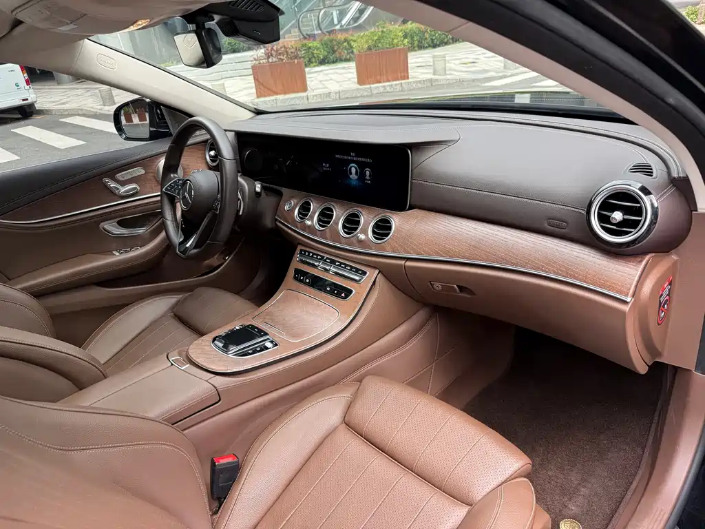 Mercedes-Benz E-Class 2022 — фото 12