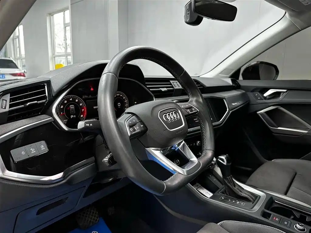 Audi Q3 2022 — фото 15