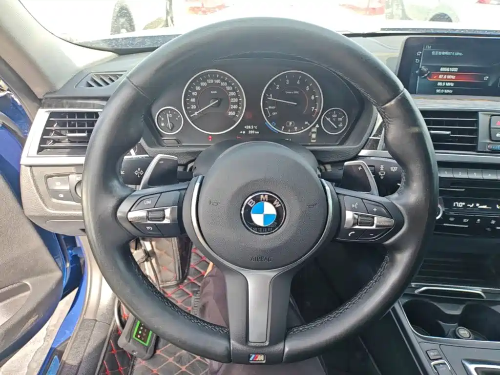 BMW 3 Series 2017 — фото 11