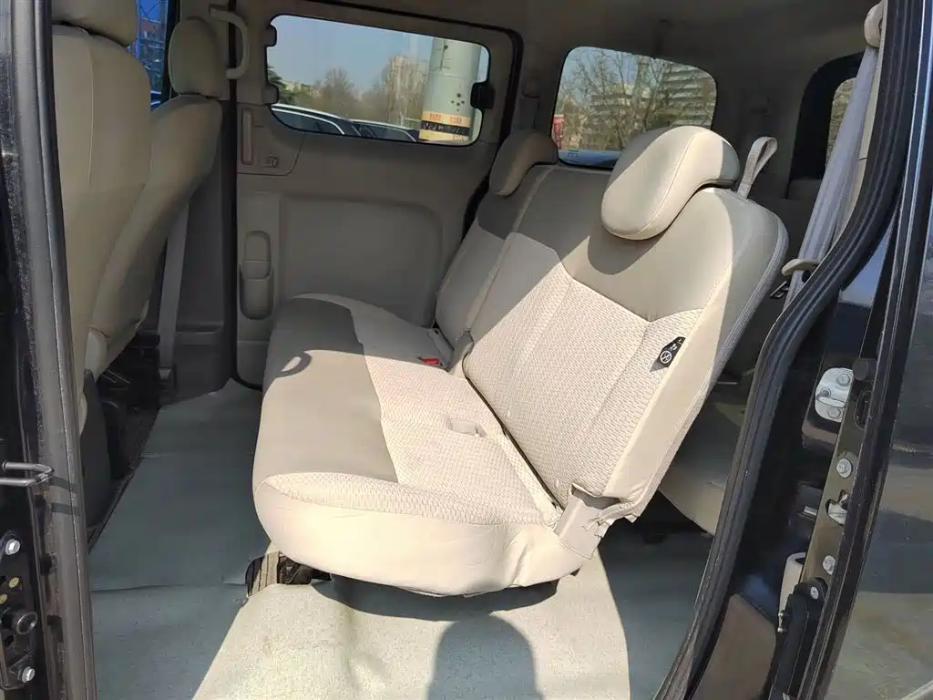 Nissan NV200 2017 — фото 13