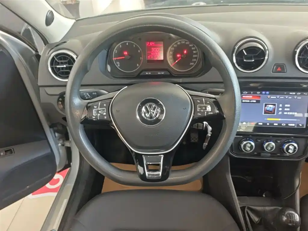 Volkswagen Jetta 2019 — фото 11