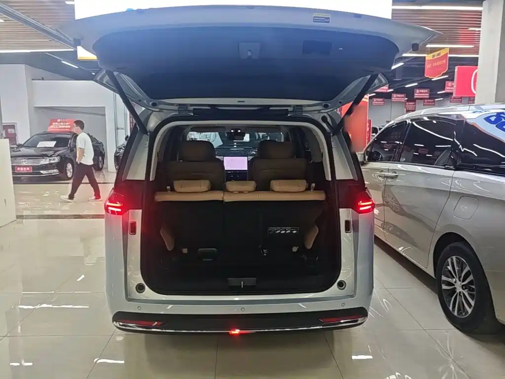 GAC Motor E8 PHEV 2024 — фото 19