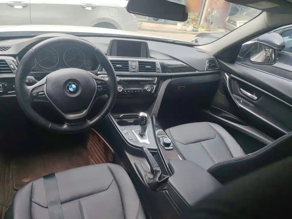 BMW 3 Series 2017 — фото 14