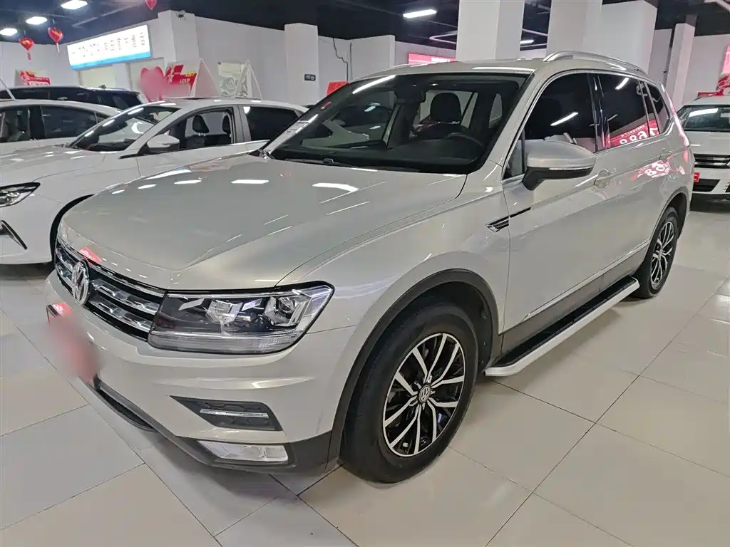 Volkswagen Tiguan L 2017 — фото 1