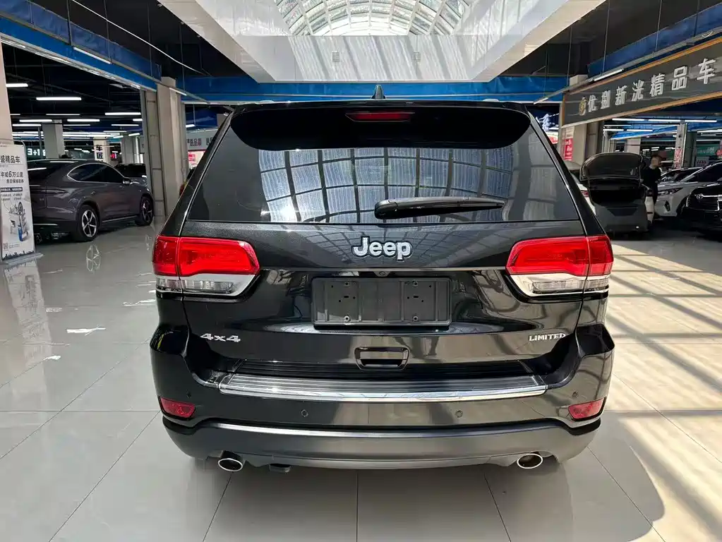 Jeep Grand Cherokee 2016 — фото 8