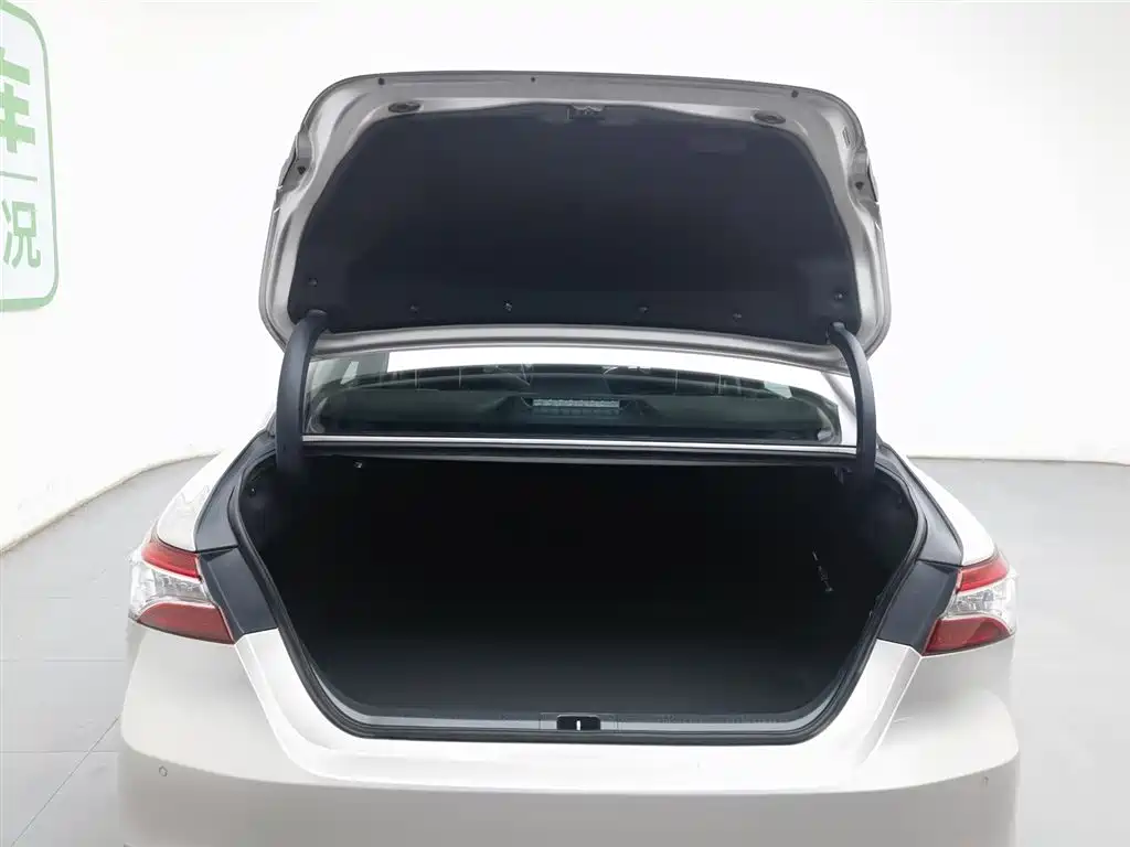 Toyota Camry 2022 — фото 16