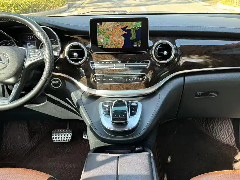 Mercedes-Benz V-Class 2019 — фото 15
