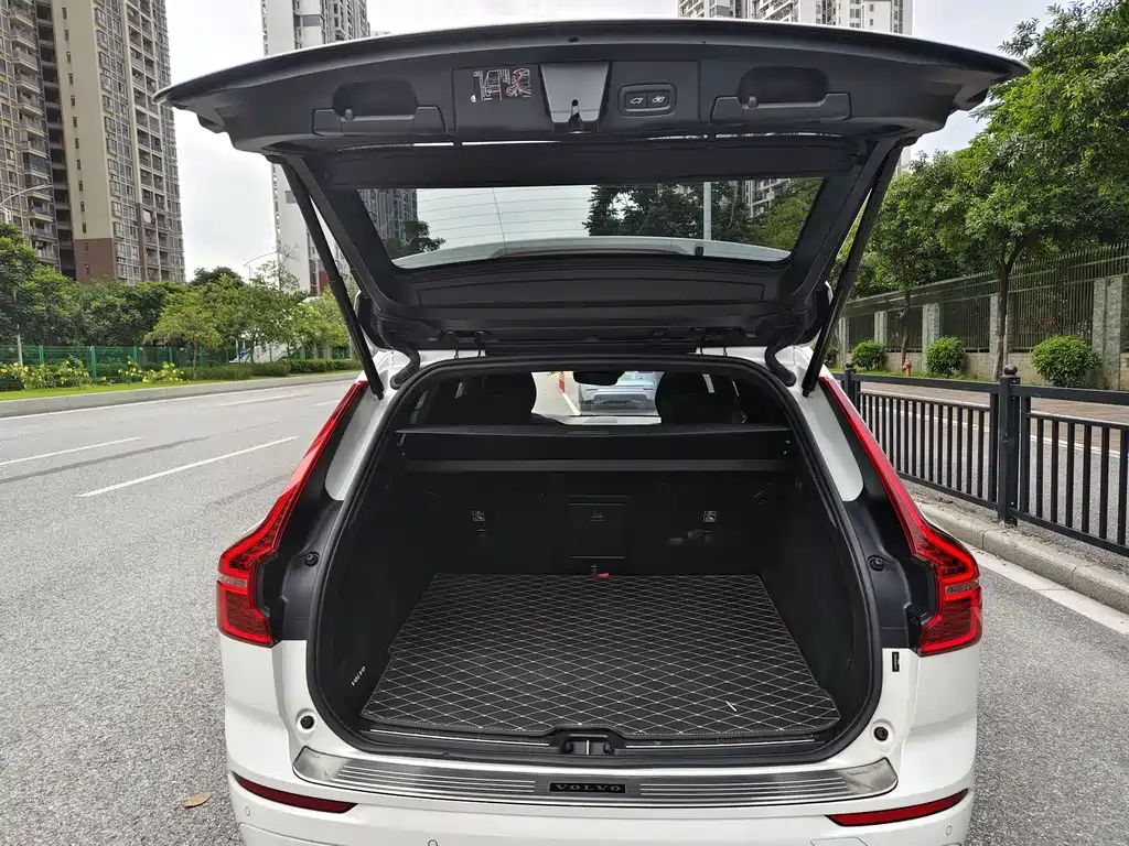 Volvo XC60 Plug-In Hybrid 2021 — фото 12