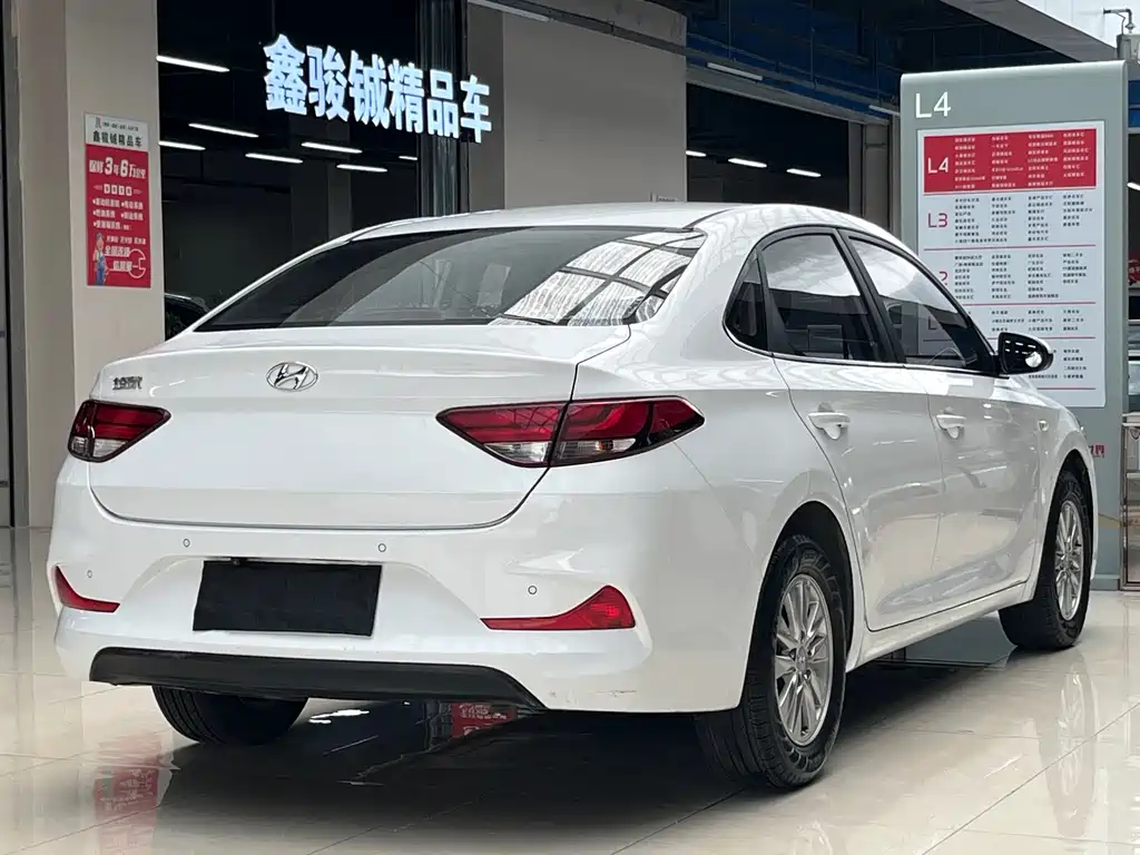 Hyundai Elantra 2020 — фото 9