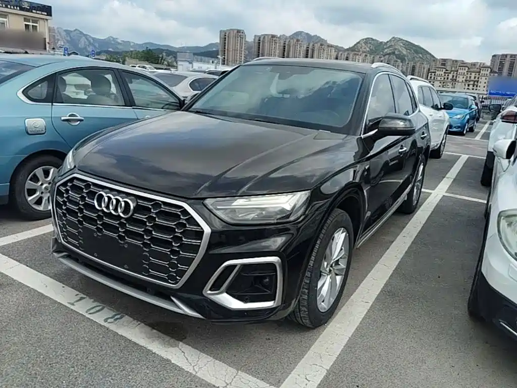 Audi Q5L 2021 — фото 1