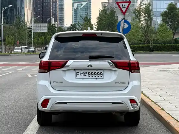 Mitsubishi Outlander 2021