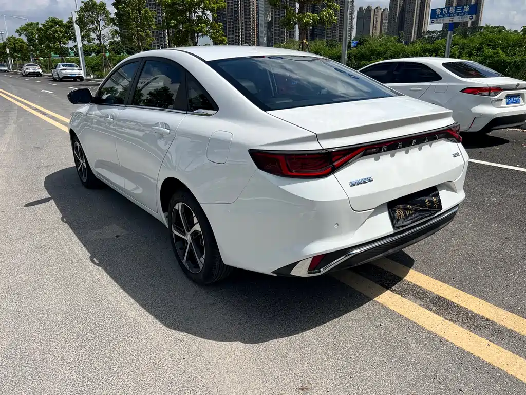 Geely Emgrand L 2022 — фото 15