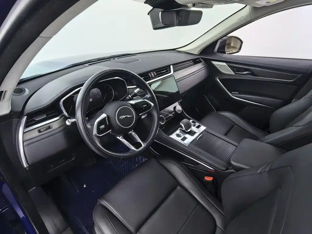 Jaguar F-PACE 2021 — фото 17