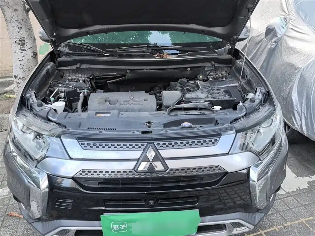 Mitsubishi Outlander 2020 — фото 16