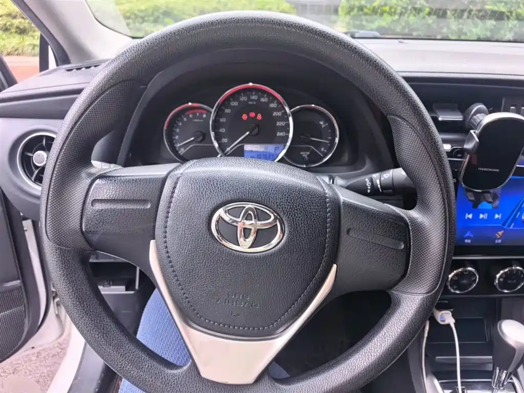 Toyota Corolla 2017 — фото 11