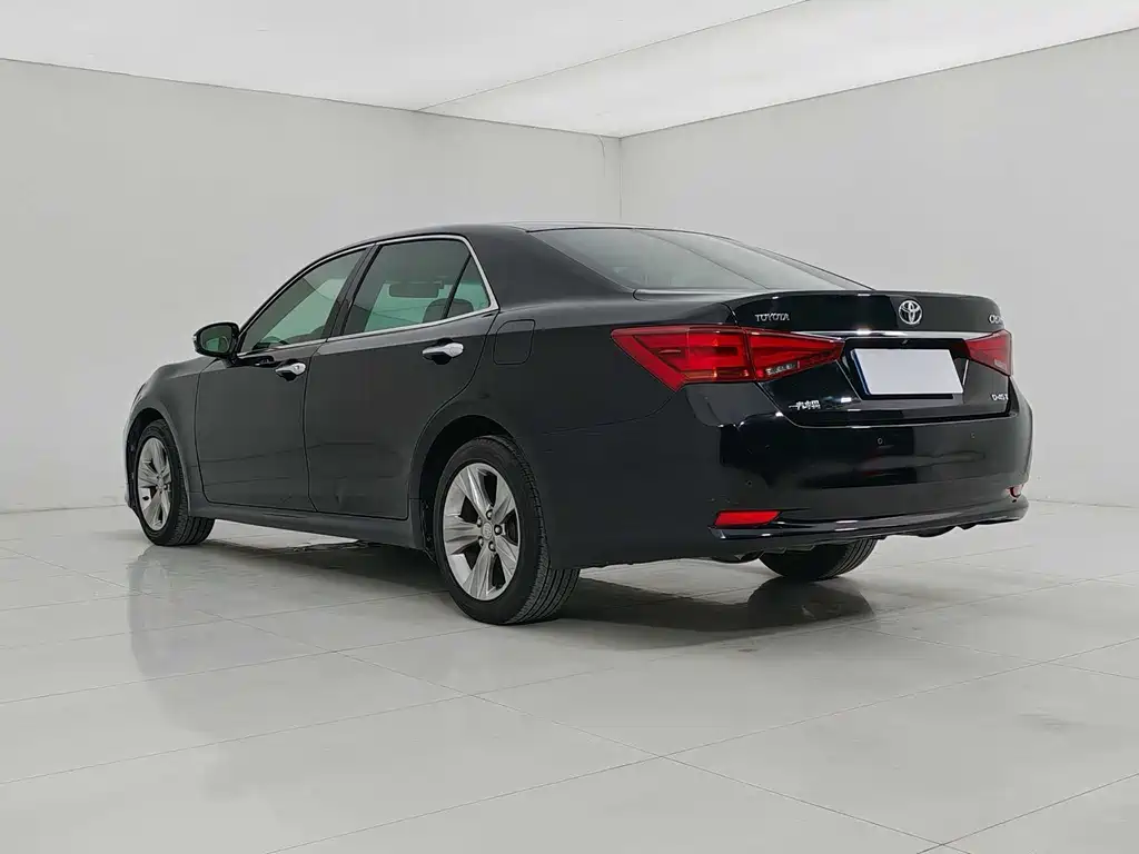 Toyota Crown 2016