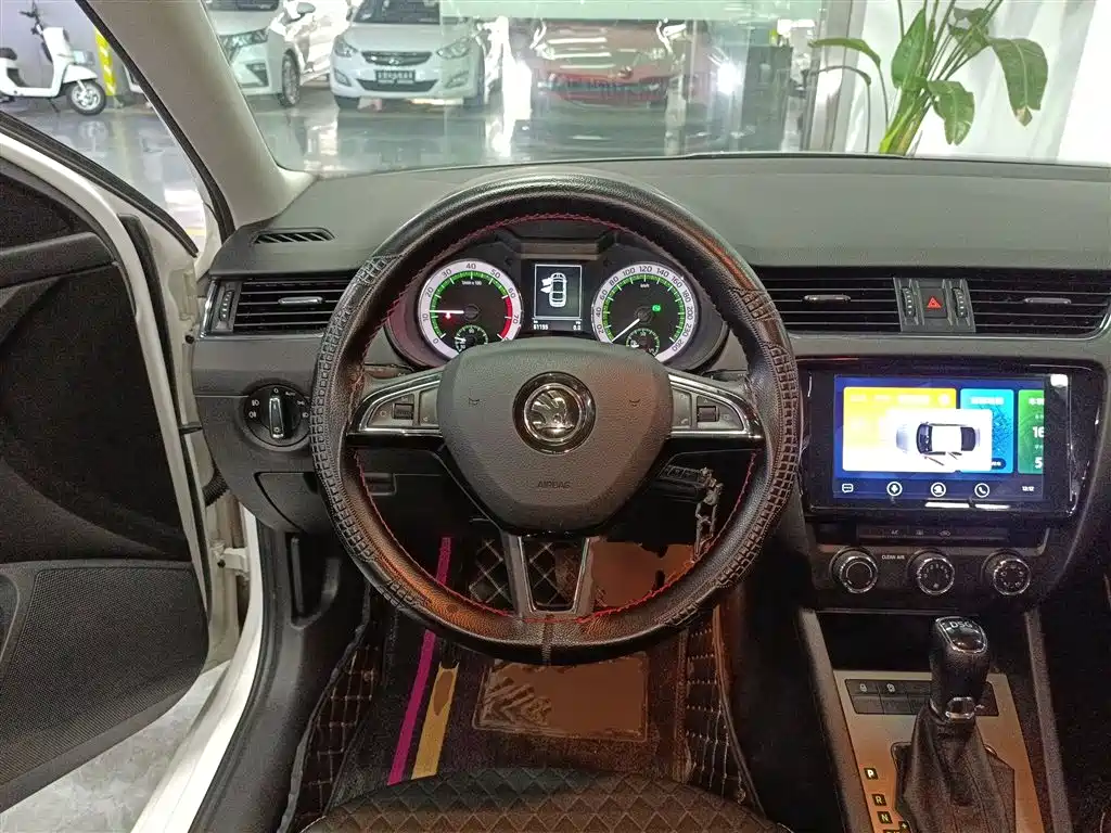 Skoda Octavia 2019 — фото 11