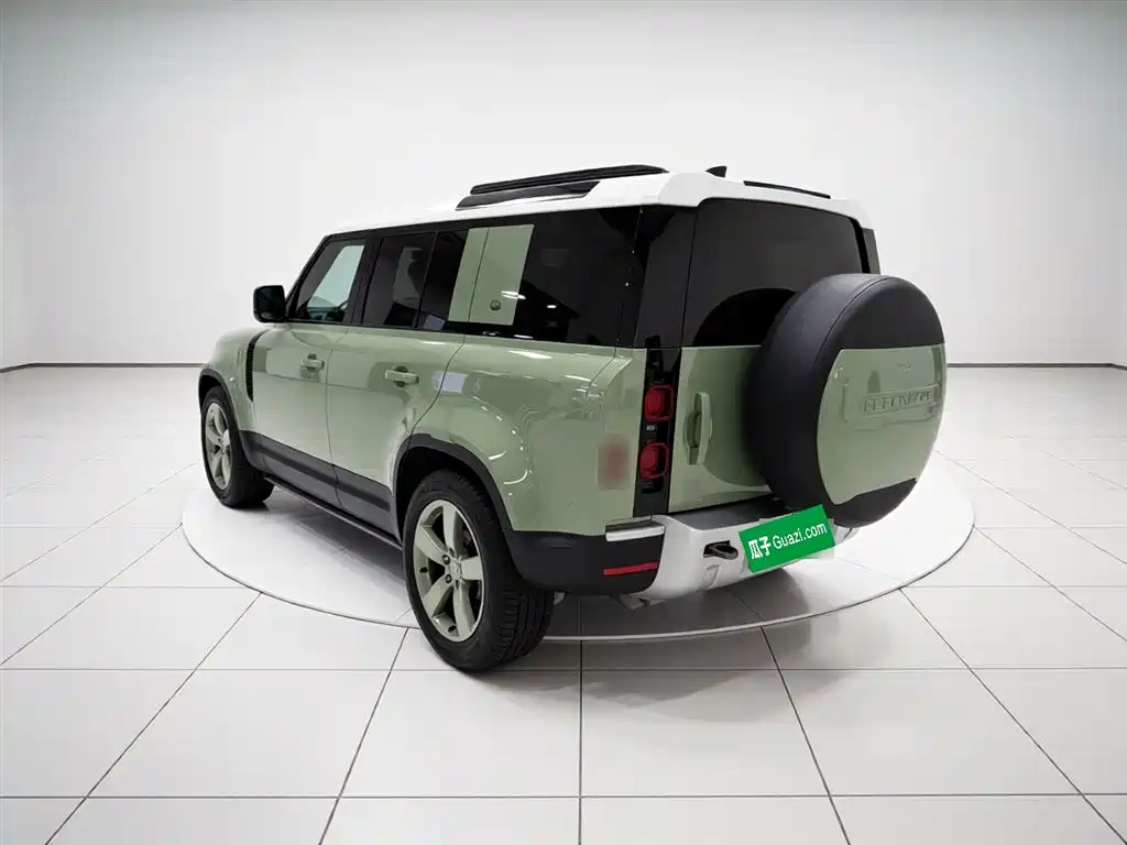 Land Rover Defender 2023 — фото 5