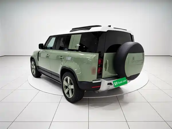 Land Rover Defender 2023