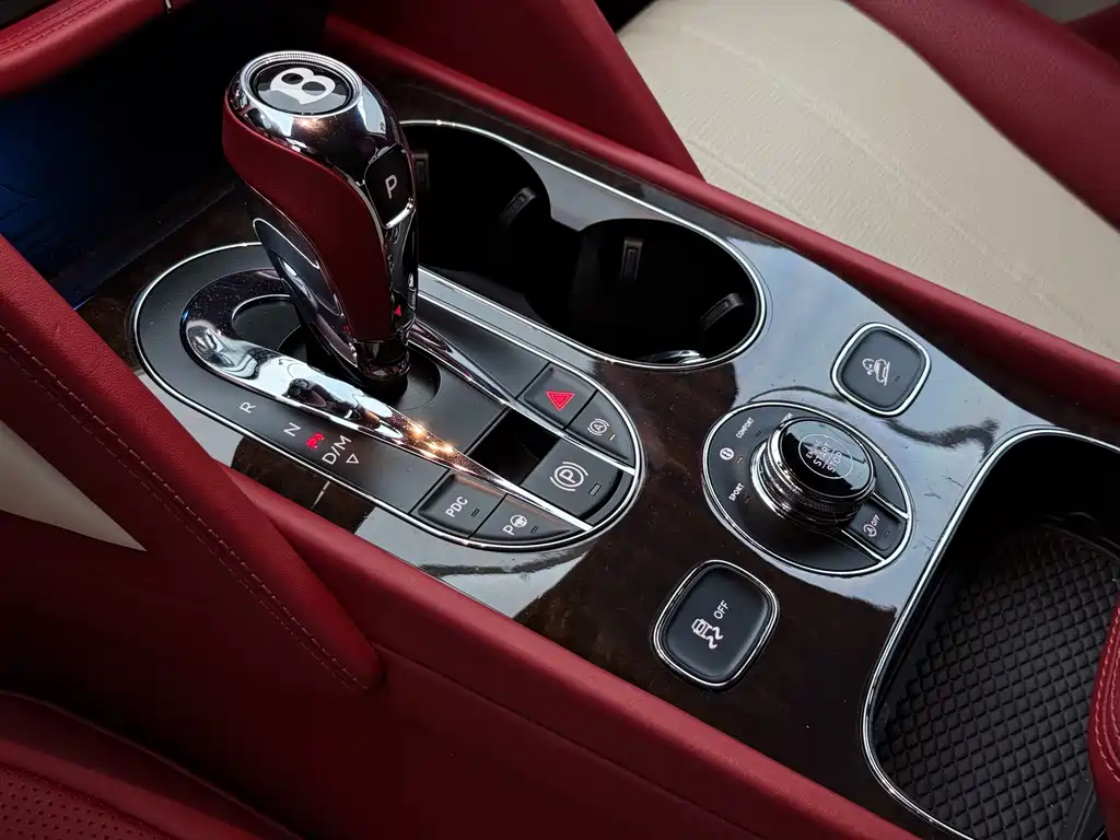 Bentley Bentayga 2021 — фото 15