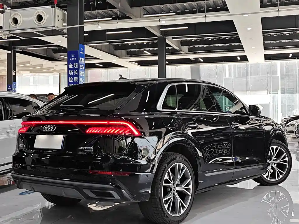 Audi Q8 2021 — фото 7