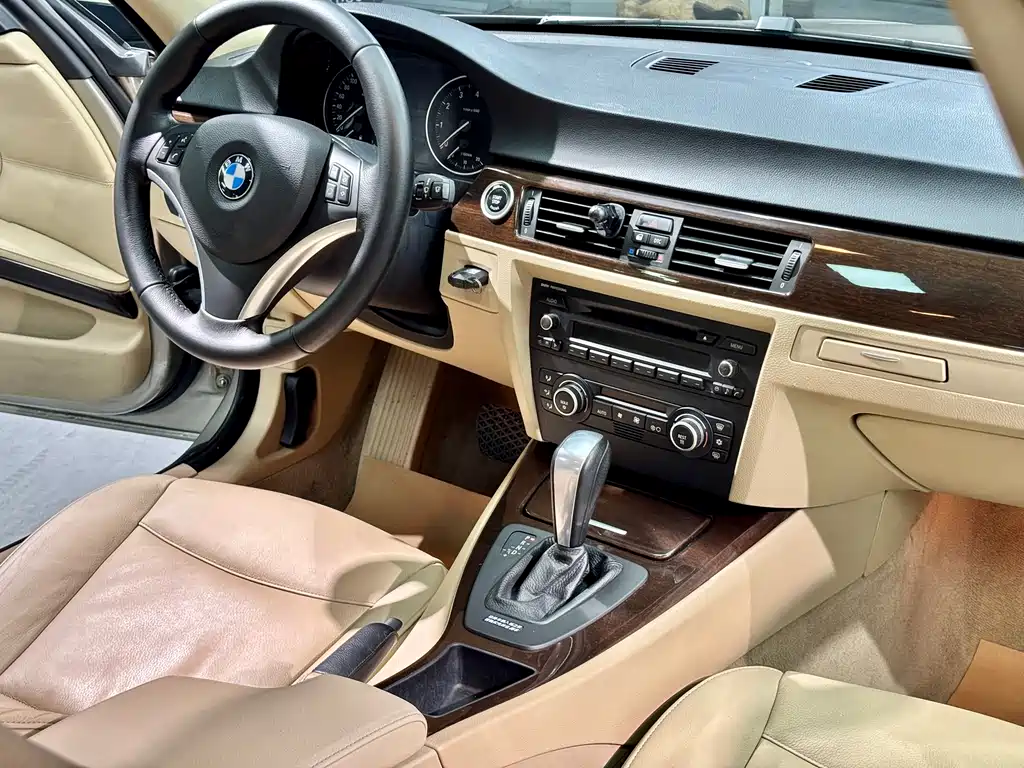 BMW 3 Series 2009 — фото 14