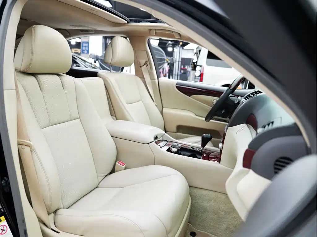 Lexus LS 2010 — фото 15