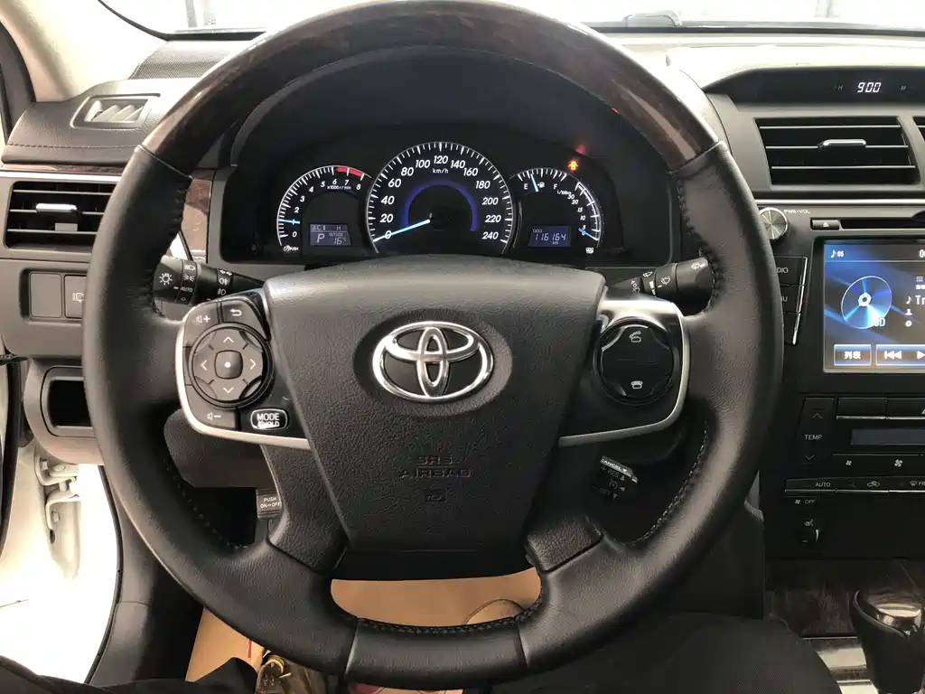 Toyota Camry 2015 — фото 12