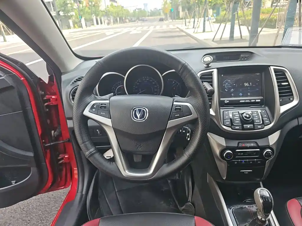 Changan Eado XT 2016 — фото 11