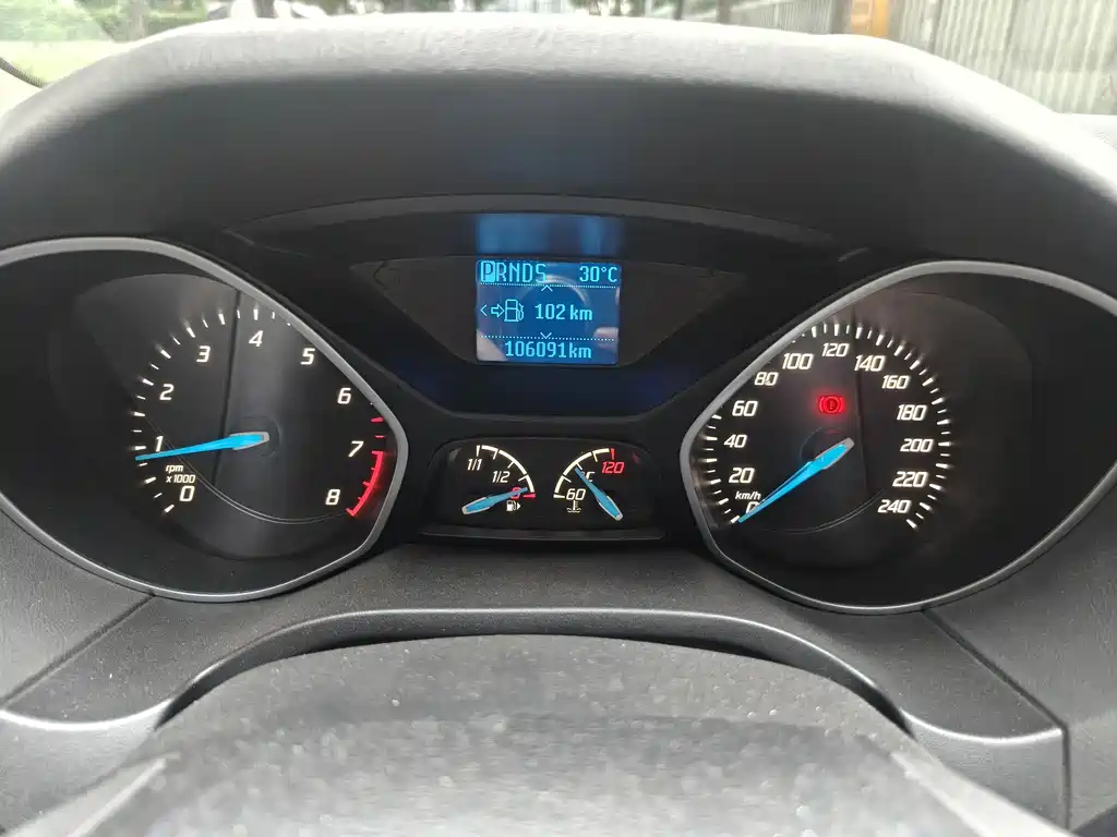 Ford Focus 2014 — фото 11