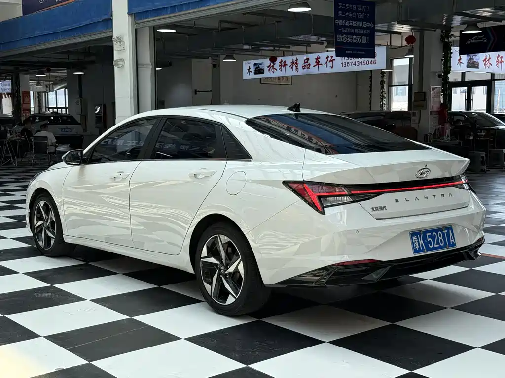 Hyundai Elantra 2023