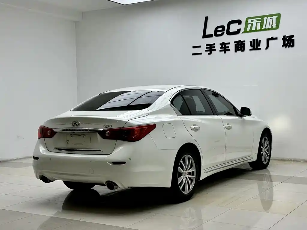 Infiniti Q50L 2017 — фото 17