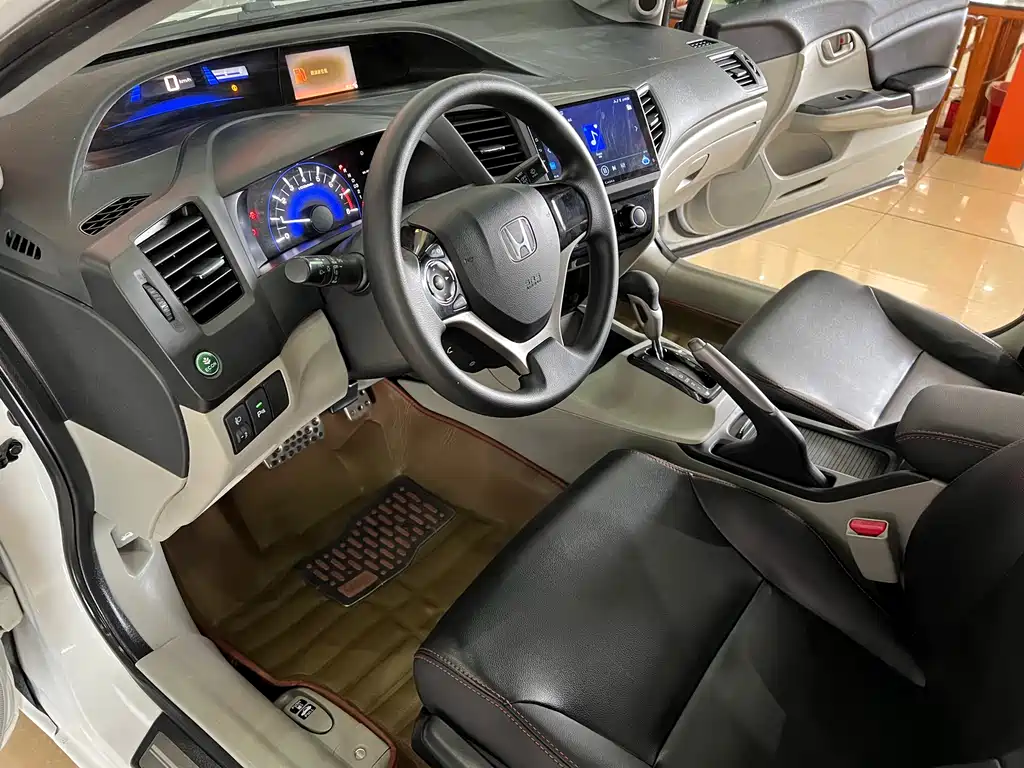 Honda Civic 2015 — фото 11
