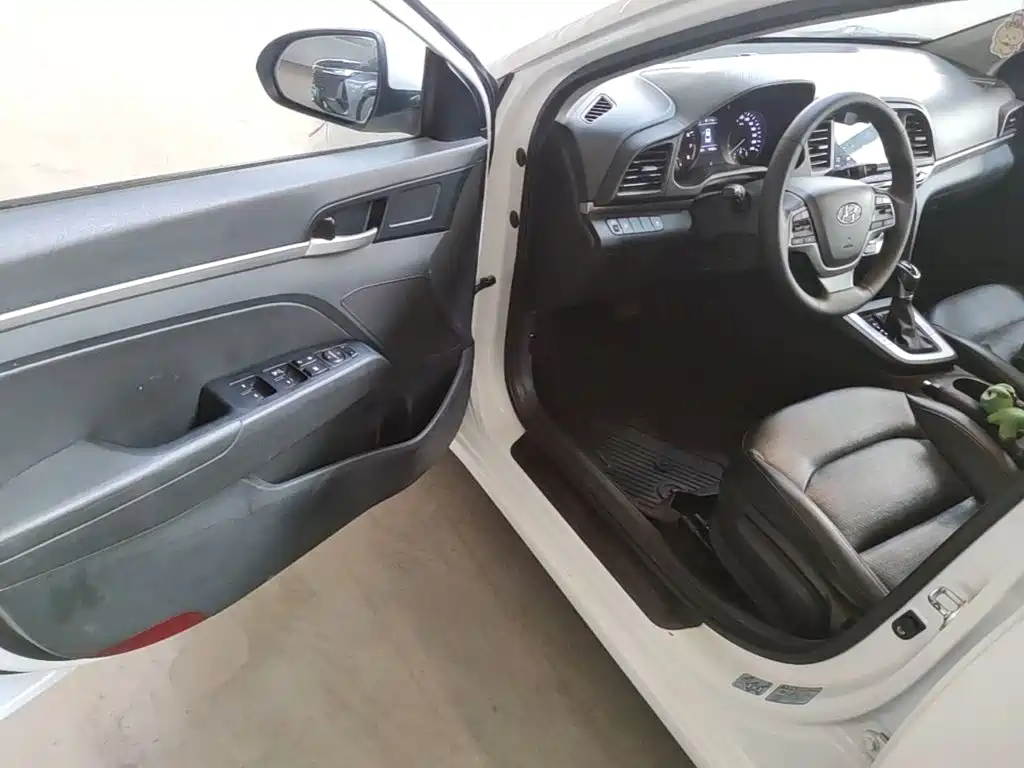 Hyundai Elantra 2020 — фото 16