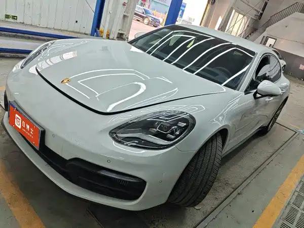 Porsche Panamera 2021